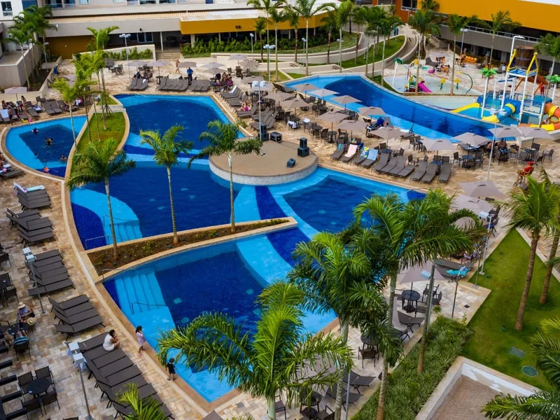 Vista aérea das piscinas do Enjoy Solar das Águas Park Resort em Olímpia